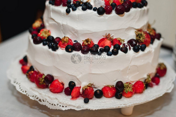 白奶油婚礼蛋糕图片