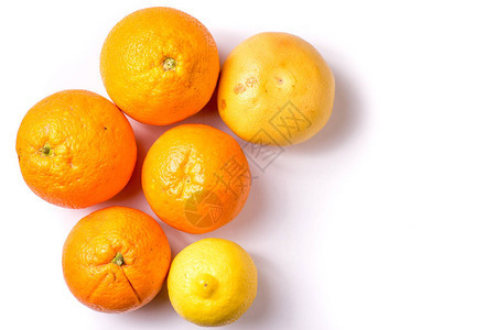 有机橙子和柠檬组特写和孤立图片