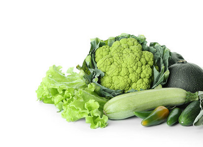 白色背景的各种新鲜蔬菜图片