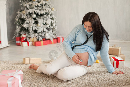 孕妇在肚子里听婴儿听诊器1图片
