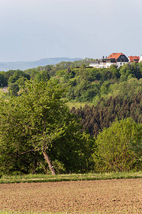 德国南部风景春天山村森林图片