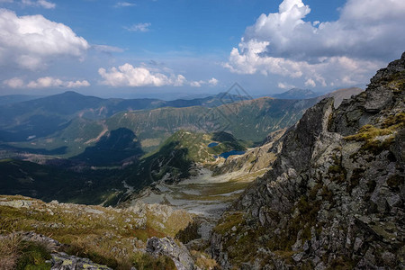 斯洛伐克塔特拉山脉Banikov山峰顶端的山全景图片