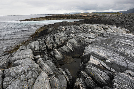 在著名的大西洋公路海岸的岩石景象挪威多罗姆斯达尔郡图片