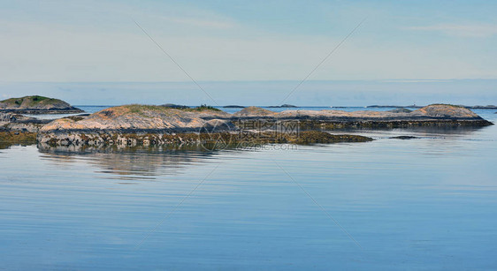 在著名的大西洋公路海岸上美丽的景色挪威的亚特兰太哈夫斯维安图片