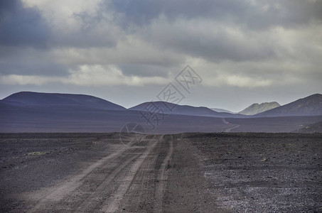 冰岛Landmannalaugar火山谷前黑灰图片