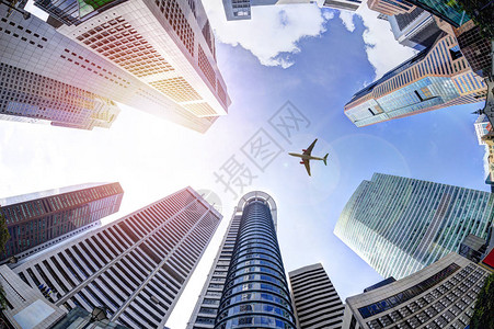 商业经济概念显示飞机在新加坡商业和金融区的现代办公摩天图片
