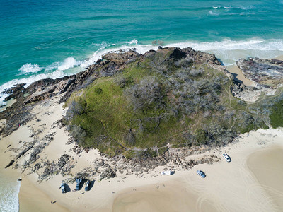 位于澳大利亚昆士兰州东南海岸弗雷泽岛是世界上最大的沙岛它被列入世界遗产名图片