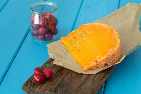 米莫莱特奶酪类型加上面包新鲜图片