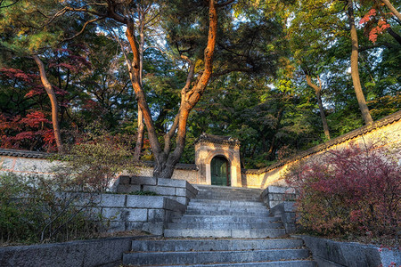 南韩首尔拍摄的景象是朝廷宫殿后门图片