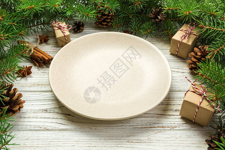 木制圣诞的空板圆陶瓷图片