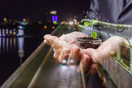 在夜晚繁忙的城市背景下图片