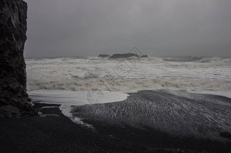 大西洋沿岸的黑沙滩Reynisfjara与冰岛南部图片