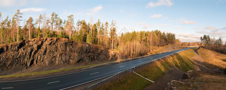 俄罗斯卡雷利亚的秋天地貌高速公路A121Sor图片
