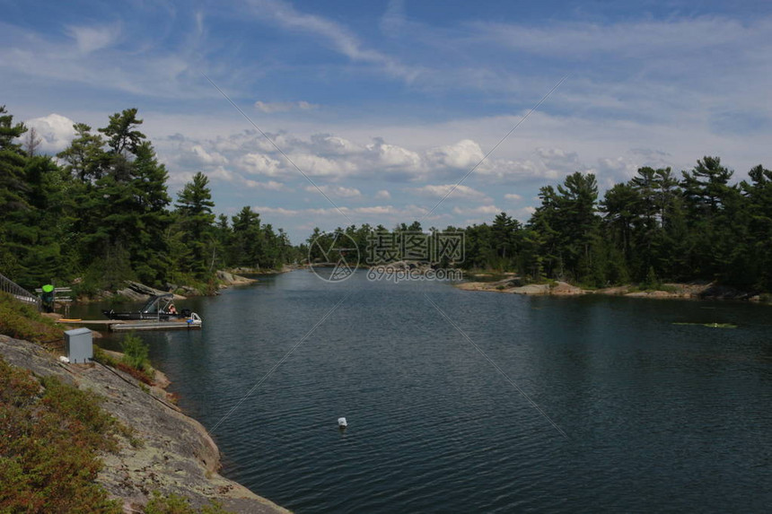 在GeorgiaBayOntarianCanada大湖地区格罗托Greot图片