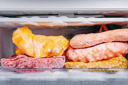冰箱塑料袋中不同种类的深冻蔬背景图片