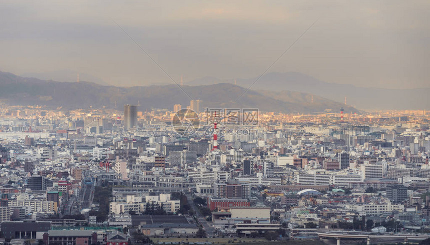 全景大阪都市风景日本在晚上图片