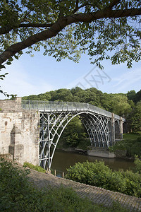 在英国Shropshire的铁桥上横跨塞文河Severn图片
