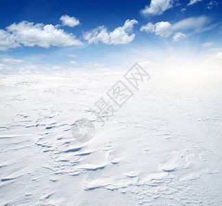 冬天雪和天空的风景背图片