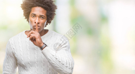 与世隔绝的非裔美国人要求用手指在嘴唇上保持安静图片
