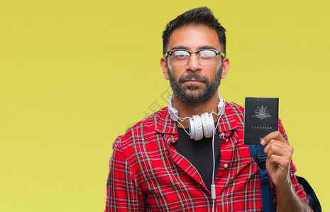 持有澳洲护照身处孤立背景有自信地表现在聪明的面孔上的人头脑严肃的成人图片