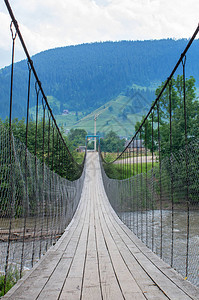 跨越山河的吊桥乌克兰图片