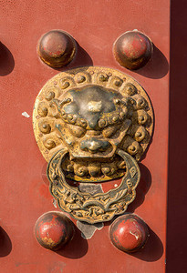 北京天坛狮子头门环细节背景图片