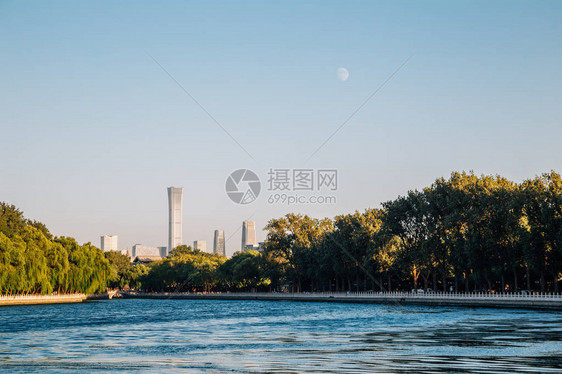 什刹海后湖在晚上在北京图片