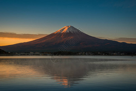 日本藤川口子日出时富士山图片