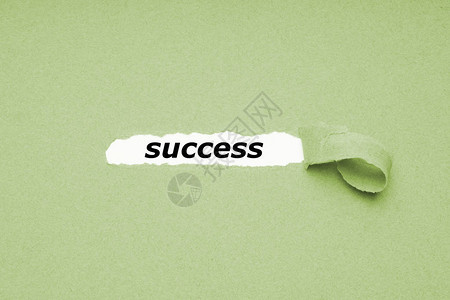 寻找成功概念的成功发现绿纸背景的空洞图片