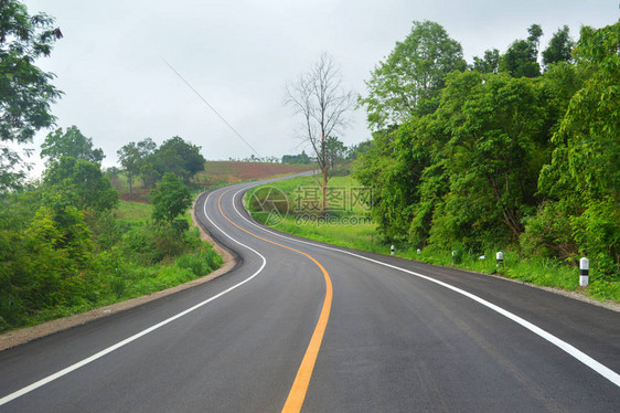 曲线道路驾驶山上汽车旅行运输的道路沥青乡村道路曲线与路图片