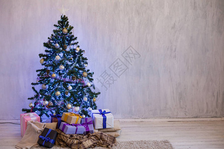 圣诞树和礼物新年冬季加图片