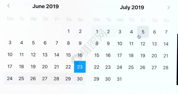 带有虚拟日历的在线酒店预订出发日期和到达日期关闭计算机显示图片