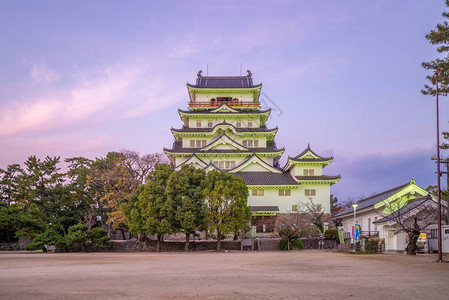 日本福山城天守夜景图片