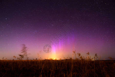 夜色与北极光Aurorano背景图片