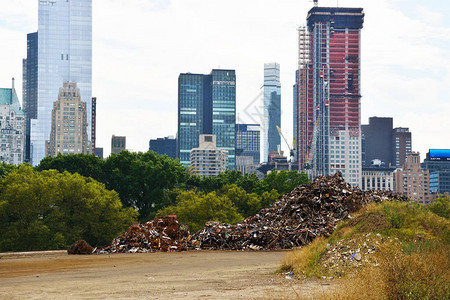 纽约市中央公园废金属堆的大城市垃圾图片