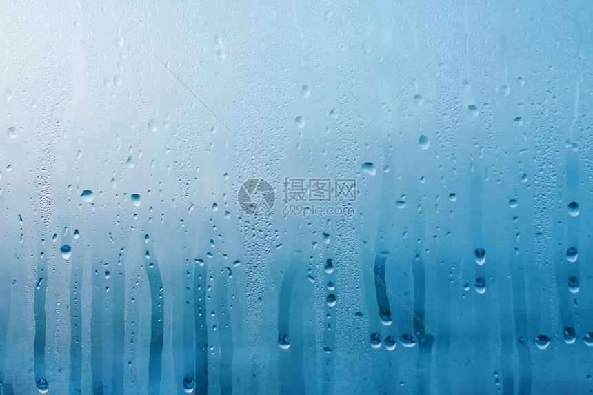 清晰玻璃窗上的凝结水滴雨水图片