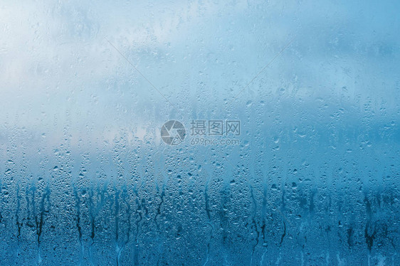 清晰玻璃窗上的凝结水滴雨水图片