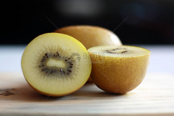 黄金Kiwifruit或Actinidia人图片