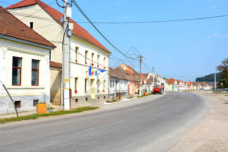 Cata村典型的农村景观和农民住房图片