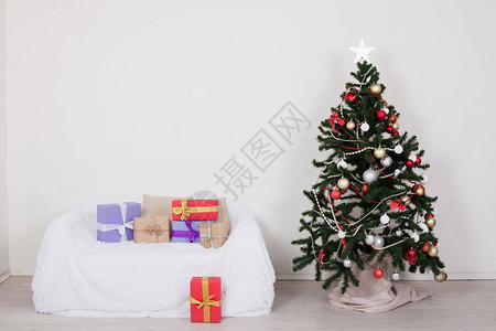 圣诞树带礼物的圣诞树图片