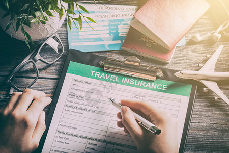 旅行社机票安全计划旅行假期模型保险货币概念空气形式商业安全纸运输概念图片