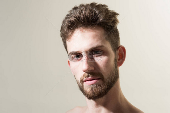 胡须将男孩与男人分开早上醒来后的男人个人修饰和早上的例行公事有胡子的人需要胡子理发师男士美发理发图片