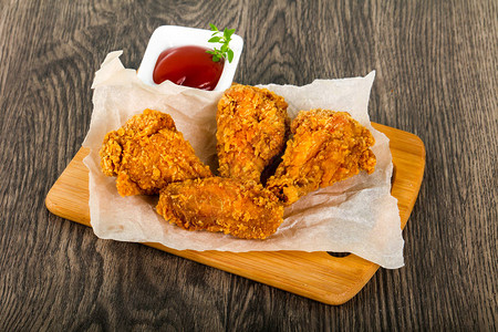 高清图片脆皮鸡翅配番茄酱高清图片炸鸡腿配薯条高清图片脆皮鸡腿配