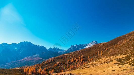 意大利阿尔卑斯山的秋天图片