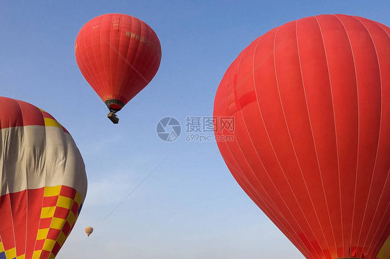 气球乘坐热气球飞行图片