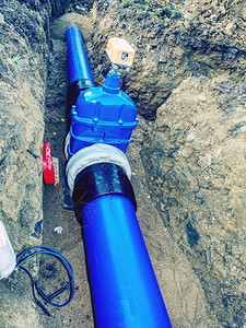 用厚壁HDPE水管更换饮用水钢管和深墙的图片
