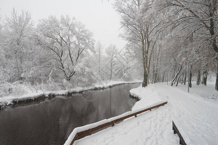 莫斯科Babushkinkiy区Youza河大雪过后美图片
