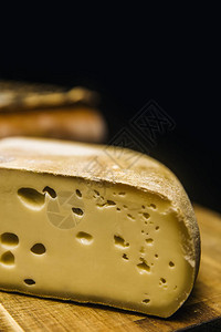 来自法国的传统奥弗涅奶酪图片