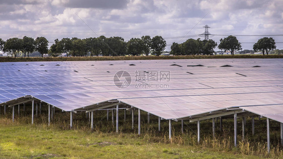 工业区光伏发电系统太阳能电池板图片