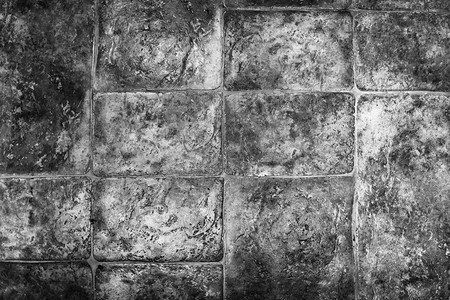 黑色和白色的石工纹理地板上的石块设背景图片